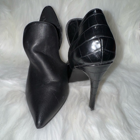 Steve Madden Black Flats Sleek Minimalist Design - Picture 5 of 8